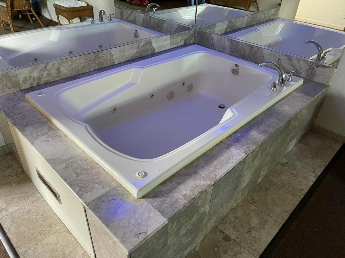 Vibe Inn - Whirlpools Suites - Лионс Экстерьер фото