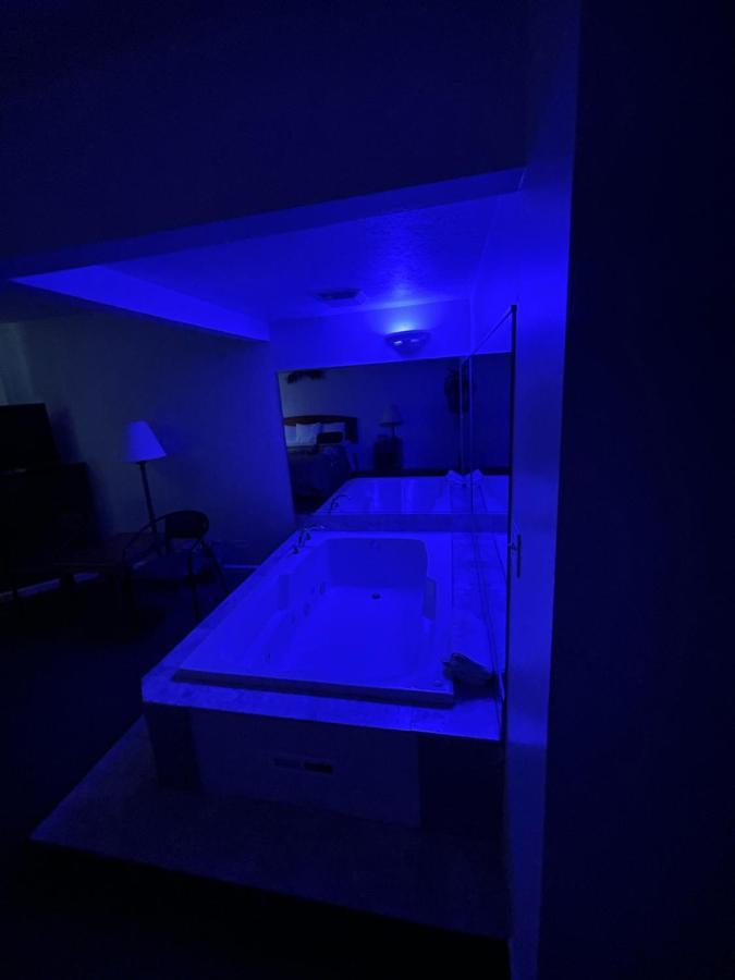 Vibe Inn - Whirlpools Suites - Лионс Экстерьер фото